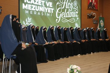 Medrese eğitimini tamamlayıp icazet alan kardeşlerimizi tebrik ediyoruz. Peygamber mirası olan ilme sahip çıkarak, bu kutlu yolda azimle yürüdüler

Medreseler, ahlak ve irfanın kaynağı, ümmetin ilimle yükseldiği mübarek mekânlardır.

Evlatlarımızı bu mekânlardan mahrum etmeyelim.
