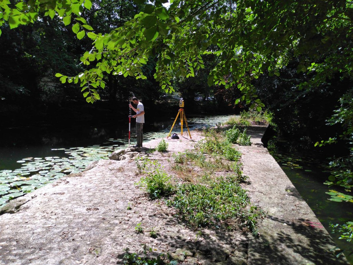 smbvsn's tweet photo. Dans le cadre de l’étude pour la création d’une passe à poissons sur la chaussée du moulin de Bouzon à @Mairie_Niort, les géomètres de Topdess sont à l’œuvre pour relever précisément les côtes du futur aménagement !
#GEMAPI #poisson #aménagement https://t.co/Ii0AOVVuDZ