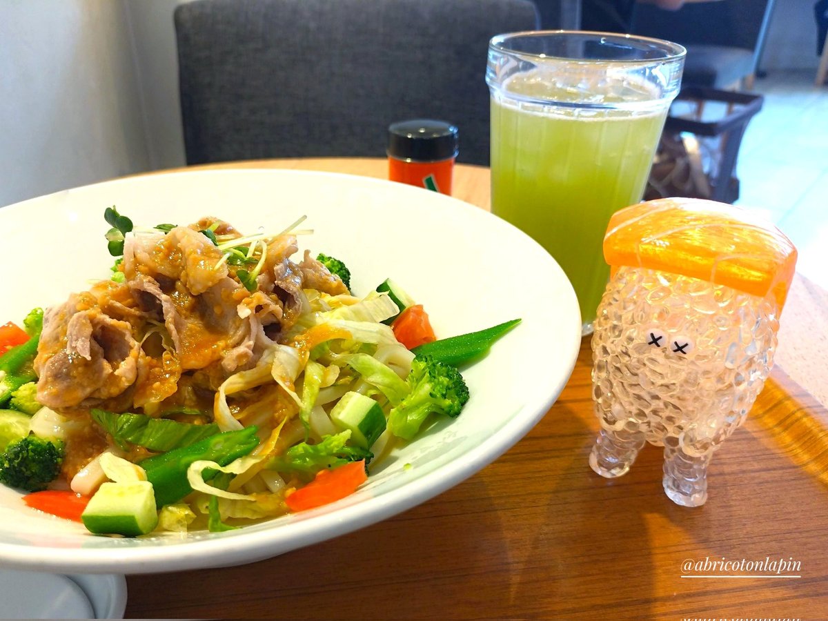 abricotonlapin's tweet image. #スシエルエー のサーモンわさびとディープフリーズまぐろのネタとシャリを交換してみました。
オレンジフラッペちゃん🍧&イカわさび君🦑誕生✨
※勝手に名前をつけました🙇
さっそく2体を連れてお出かけ🍣
「nana’s green tea」
①レモンジンジャーと紅茶ゼリーのパフェ(ミルクアイス、レモンあん、…