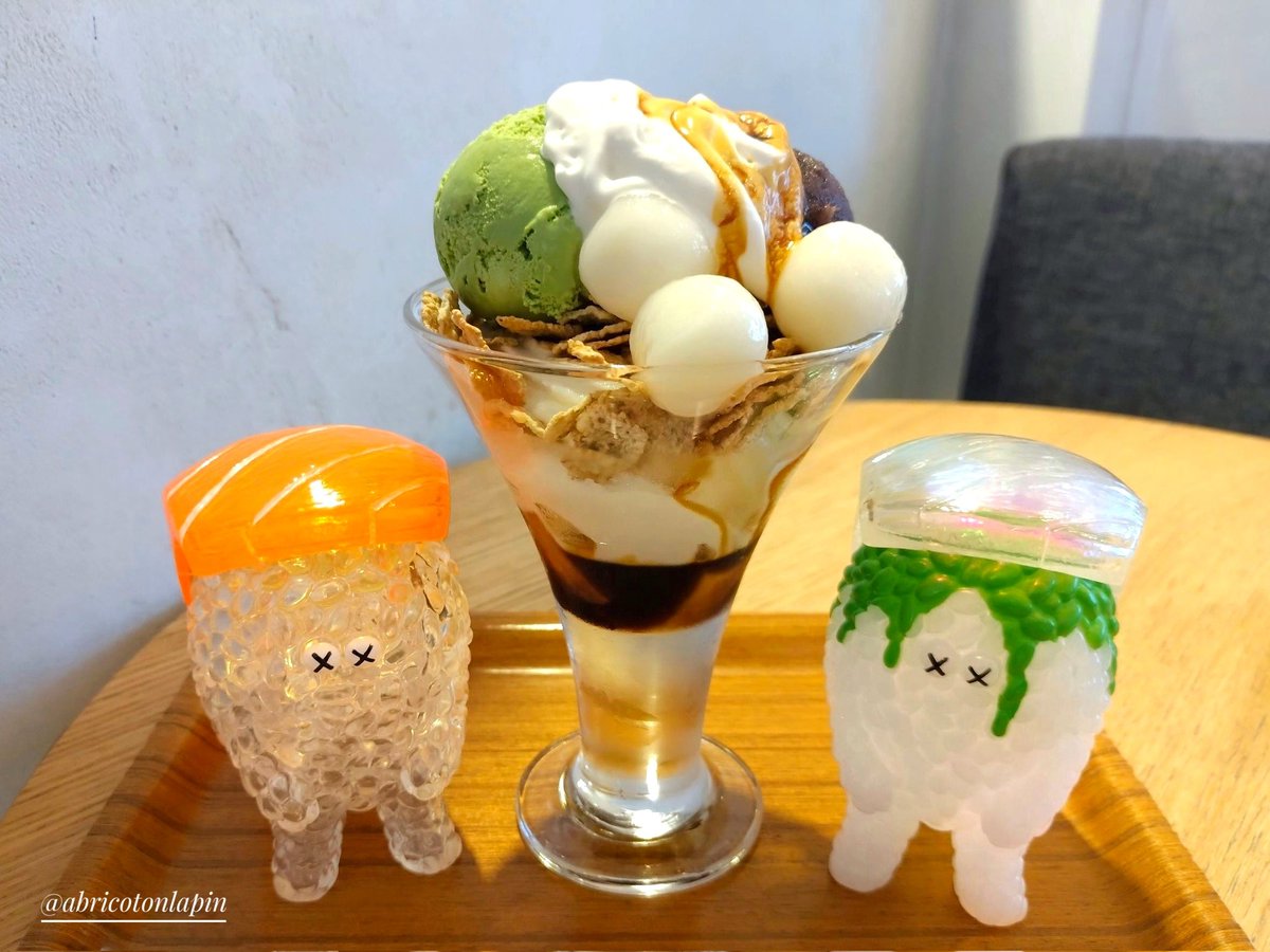 abricotonlapin's tweet image. #スシエルエー のサーモンわさびとディープフリーズまぐろのネタとシャリを交換してみました。
オレンジフラッペちゃん🍧&イカわさび君🦑誕生✨
※勝手に名前をつけました🙇
さっそく2体を連れてお出かけ🍣
「nana’s green tea」
①レモンジンジャーと紅茶ゼリーのパフェ(ミルクアイス、レモンあん、…