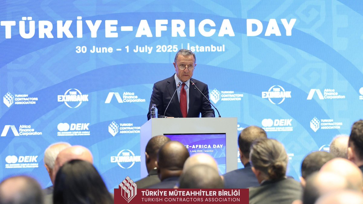 TMB_TCA's tweet photo. Türkiye Müteahhitler Birliği (TMB), Türk Eximbank, Africa Finance Corporation (AFC) ve DEİK işbirliğiyle 30 Haziran-1 Temmuz 2025 tarihlerinde İstanbul’da düzenlenen “Türkiye-Afrika Günü” etkinliği açılış konuşmaları ile başladı. Afrika’daki altyapı projeleri için yenilikçi finansman modellerini değerlendirmek, kamu-özel sektör ortaklıklarını (PPP) güçlendirmek ve Türk müteahhitlik firmalarının kıtadaki varlığını artırmak amacıyla gerçekleştirilen etkinlik, işbirliği mutabakat zabıtları (MoU) imza seremonisi ile devam etti.

@Turk_Eximbank 
@deikiletisim 
@africa_finance

#constructtheworld #TürkiyeMüteahhitlerBirliği #TurkishContractorsAssociation #inşaatsektörü #TMB #TCA #construction #müteahhit #ekonomininlokomotifi