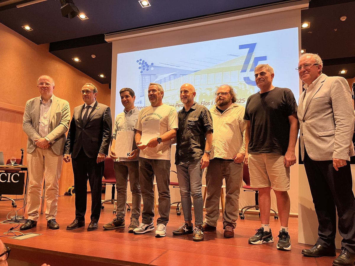 CIC batxillerats (@cic_btx) on Twitter photo Els guanyadors del III Premi pedagògic Flos i Calcat de <a href="/InstitucioCIC/">Fundacio.CIC</a>: <a href="/NouPatufet/">NouPatufet</a> i Xevi Matito. Enhorabona!! Els guanyadors del III Premi pedagògic Flos i Calcat de <a href="/InstitucioCIC/">Fundacio.CIC</a>: <a href="/NouPatufet/">NouPatufet</a> i Xevi Matito. Enhorabona!!