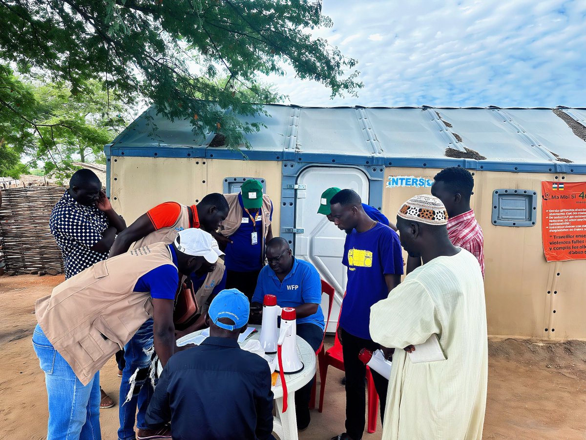WFP_CAR_CD's tweet image. 📍A Birao, nous formons nos agents à l'enregistrement des bénéficiaires grâce à un système qui permet d'identifier et soutenir les communautés vulnérables. 7 partenaires locaux sont désormais prêts à utiliser ce système biométrique 👏 @AurdInt #savinglives