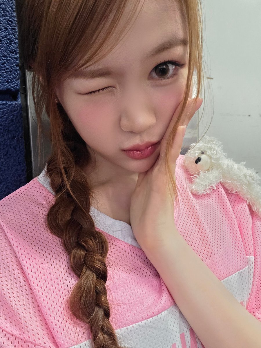 picsofyeon's tweet photo. 063025 weverse update 📸 https://t.co/nUX1ma2HFu