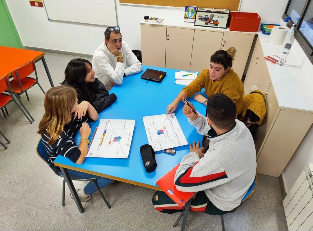 ATENCIÓ CENTRES ✏️ obrim INSCRIPCIONS al programa “Delegats i delegades en 3D”

L'alumnat descobrirà com s'aprèn a participar i organitzar-se a través de la pròpia pràctica participativa

📅Fins al 22/09

Info a 👉jovecat.gencat.cat/ca/temes/parti…

<a href="/ensenyamentcat/">Ensenyament</a> <a href="/participacat/">perfil inactiu</a> #Delegats3D