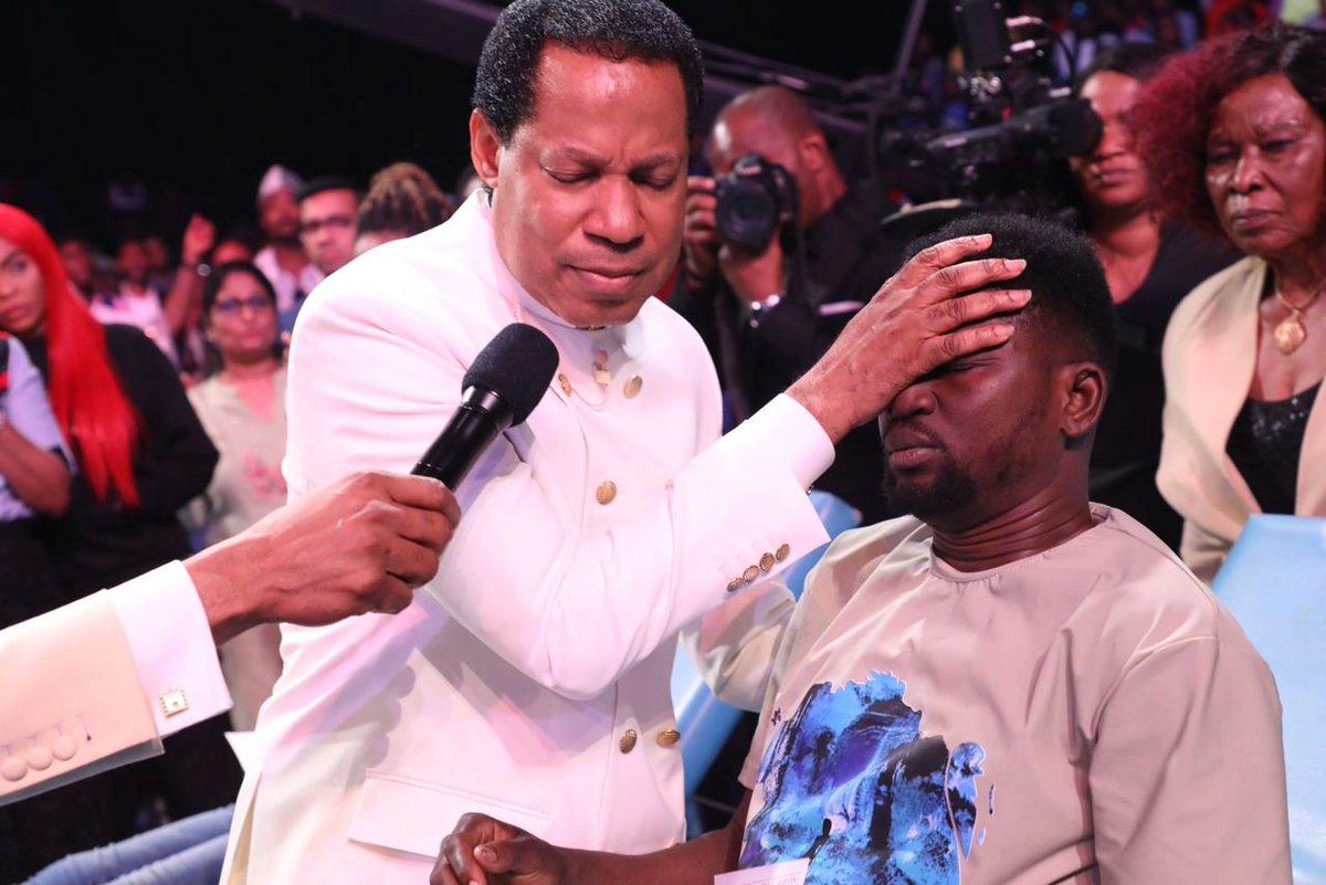 LoveWorldEvents's tweet photo. God’s healing power knows no limits. 💫
One Word from Him can change your life forever.
Open your heart, believe, and receive, because with Jesus, anything is possible. 🙌
Have you experienced His healing?
#HealingStreams #PrayWithPastorChris #HSLHS