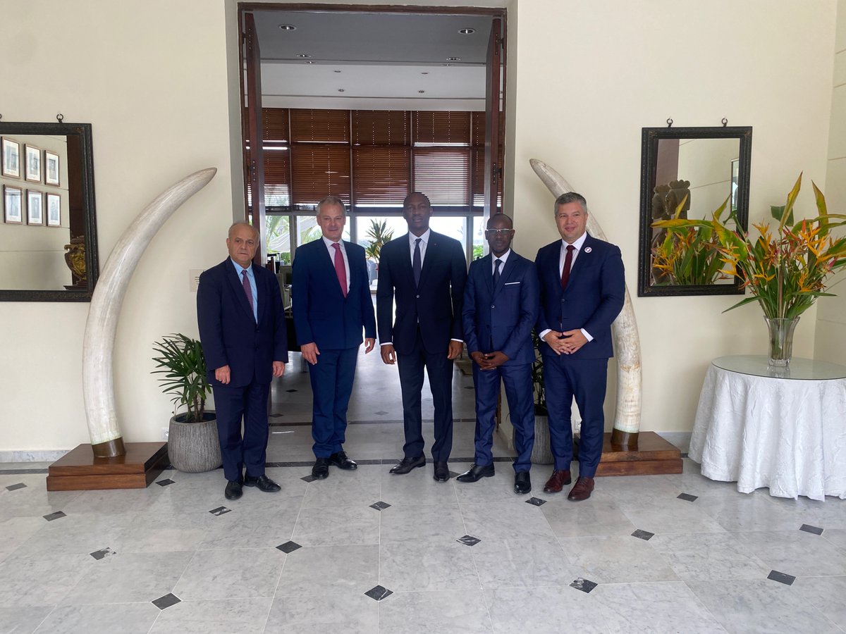 📌 Abidjan · La mission de <a href="/GuillaumeLegaut/">Guillaume Légaut</a> en 🇨🇮  débute à la Résidence de France aux côtés de S.E.M. l'Ambassadeur 🇫🇷 Jean-Christophe Belliard (<a href="/FranceCIV/">France en Côte d'Ivoire</a>) et M. Mamadou Touré (<a href="/mpjipsc/">Ministère de la Promotion de la Jeunesse</a>) : riches échanges autour des jeunesses et de l'engagement solidaire.