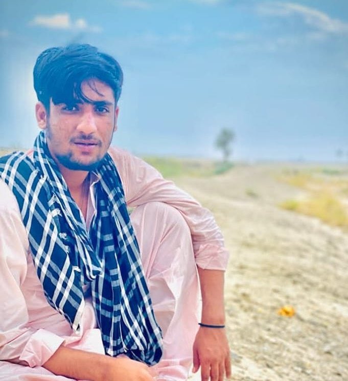 Alijanmaqsood12's tweet photo. Zeeshan was struggling for his abducted father Zaheer Baloch (detained illegally on April 13, 2015), and yesterday evening, June 29, he himself became a victim and this morning, June 30, his lifeless body, with marks of bullets and torture, was dumped in Panjgur.

So tragic. RIP. https://t.co/BnEKlOLNsN