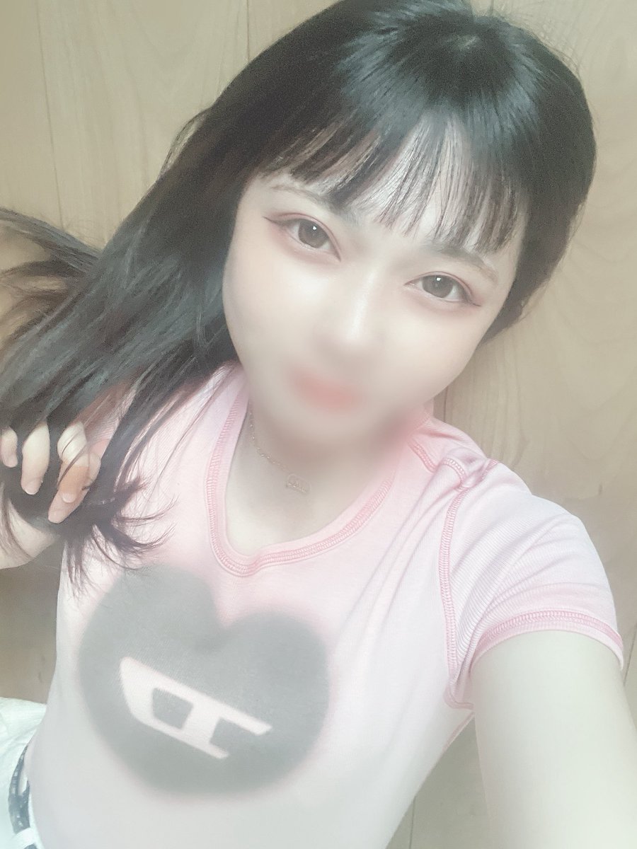 ネイル行かなきゃ💅まつパしなきゃ🎀
美容院行かなきゃ✂
やらなきゃいけないこと多すぎて
時間が足りないよ〜🥺って考えてる顔です