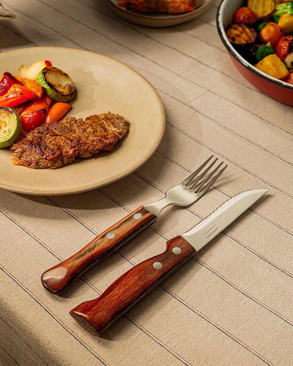 Un buen corte también se nota en la mesa🍴❤️ Elige cubiertos que estén a la altura de tus platos💫   arcos.com/es_ES/juegos/c…