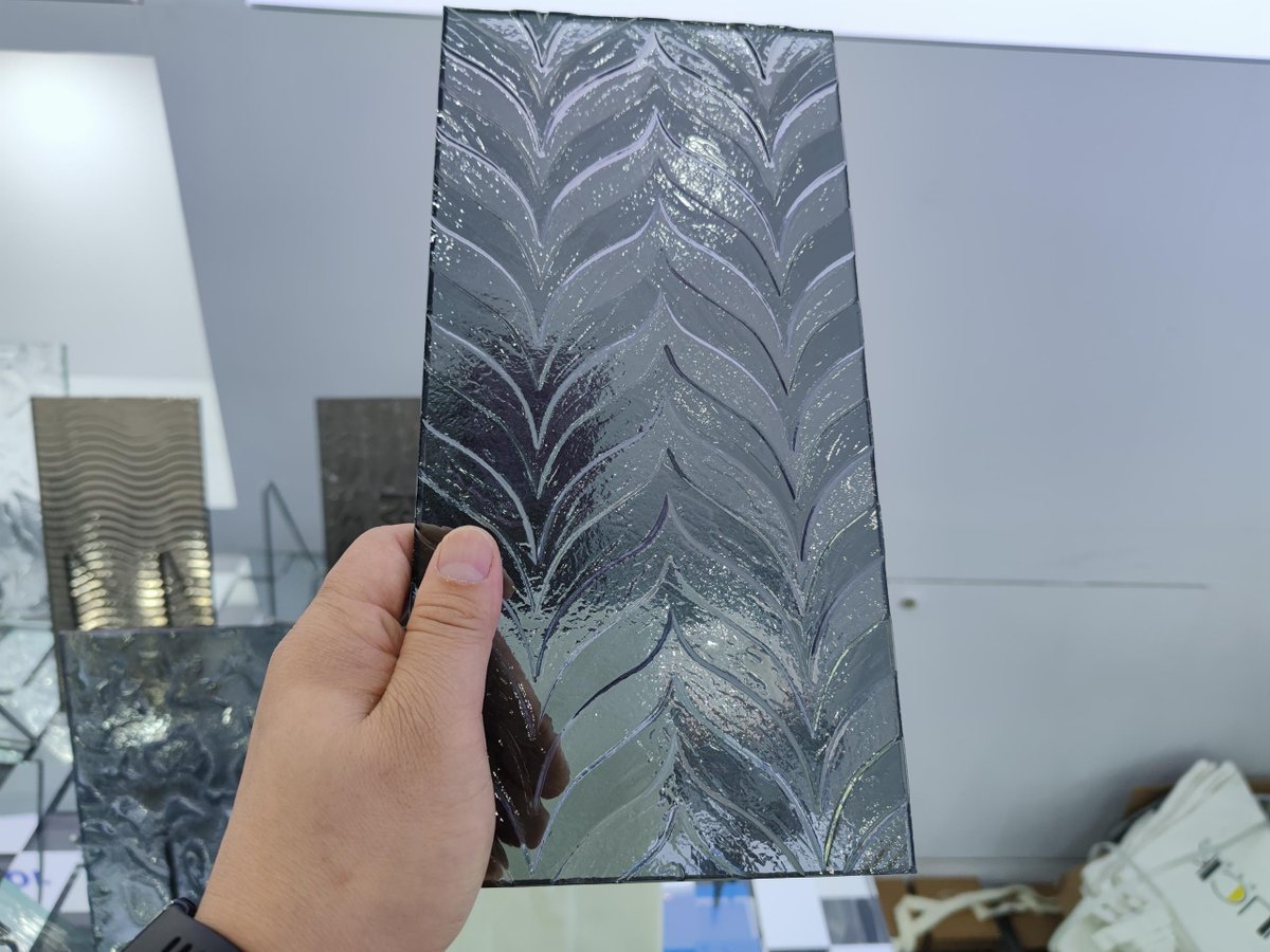 Rosa_luck_glass's tweet image. We will always provide quality services from a professional perspective.We promise to maintain strict confidentiality and provide the best solution within your budget. whatsapp：+8619103216705
#Textureglass  #Decorativeglass #etchedglass  #design #patterned  #glassshower  #glass