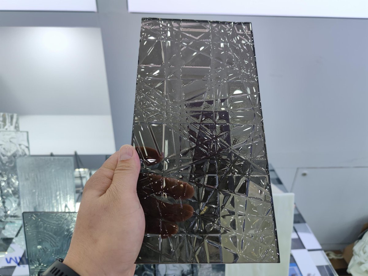 Rosa_luck_glass's tweet image. We will always provide quality services from a professional perspective.We promise to maintain strict confidentiality and provide the best solution within your budget. whatsapp：+8619103216705
#Textureglass  #Decorativeglass #etchedglass  #design #patterned  #glassshower  #glass