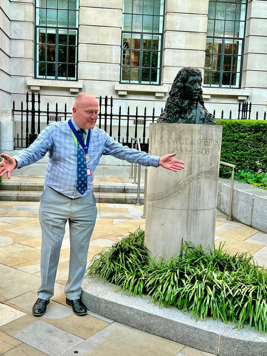 A superb City ‘cultural links’ walk last week led by UWC Junior Vice President and City Guide Stephen Willis. Hugely enjoyable, informative and entertaining! Excellent dinner afterwards too.