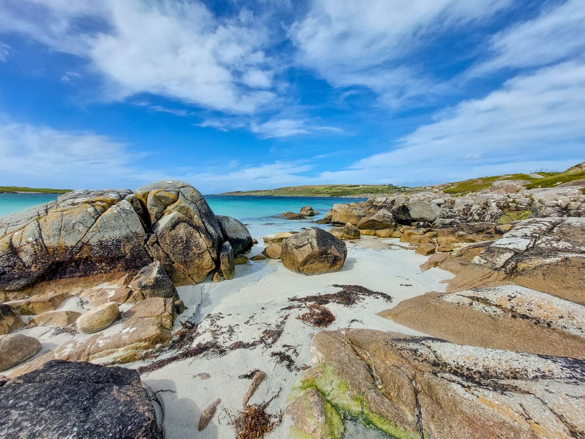 Ierland is het land van witte stranden, turquoise zeeën, torenhoge kliffen, gekleurde bloementuinen, fanatieke zeezwemmers en livemuziek in lokale pubs. Locals Claudia en Lars, reisexperts bij Better Places, delen hun insider #reistips voor #Ierland. 🌅🌺
hetkanwel.nl/ierland-tips-v…