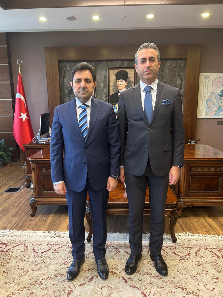 Zeytinburnu İlçemizde faaliyet gösteren Olivium Alışveriş Merkezi Müdürü Alim Durmaz, Kaymakamımız Dr. Adem Uslu'ya ziyarette bulundu.