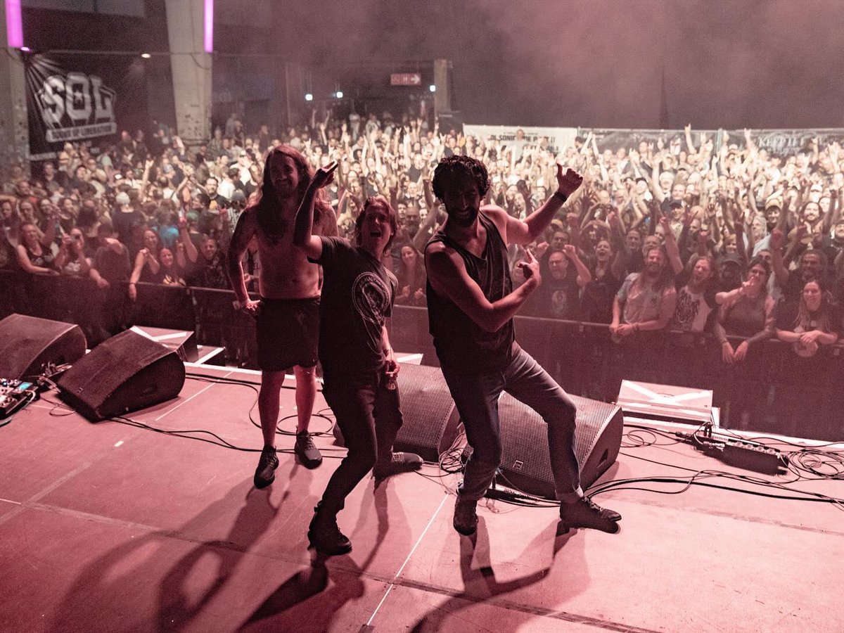 Wiesbaden and Larz were awesome. TONIGHT we’re in Dresden at Beatpol. See you there!

Tickets for all dates at kingbuffalo.com/tour

European Tour
1.7 - Bielefeld, DE @ Forum 
2.7 – Nurnberg, DE @ Z-Bau 
3.7 – Feldkich, AT @ Poolbar Festival
4.7 – Salzburg, AT @ Rockhouse