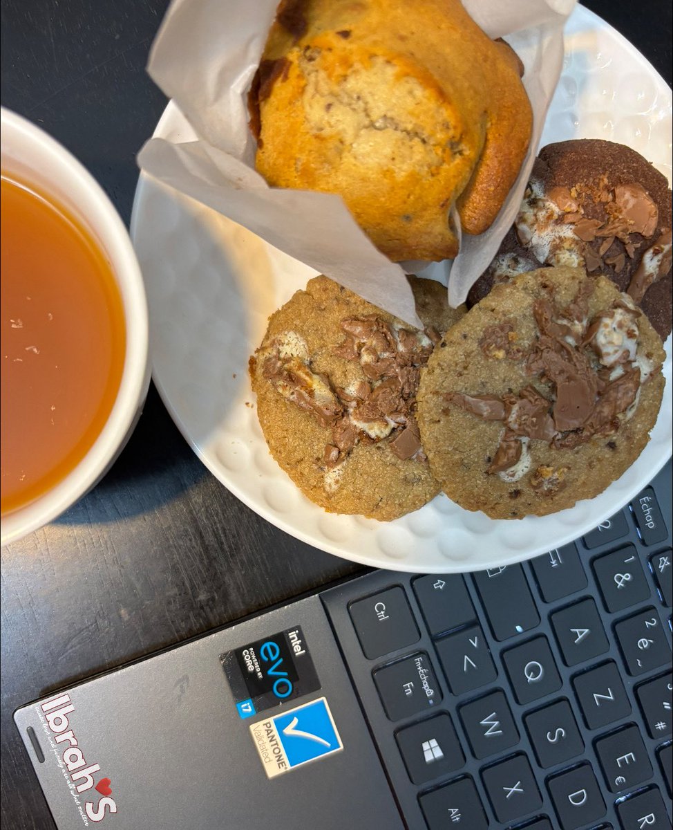 Je me suis souvent posé cette question “Si tout ce qui nous arrive nous est déja destiné, pourquoi alors l’enfer existerait il?”

On nous a toujours appris qu’ALLAH SEUL DETENAIT NOTRE DESTINÉE. Des toutes petites benedictions, aux grands maux. IL EN EST LE SEUL MAITRE. 

SI UNE