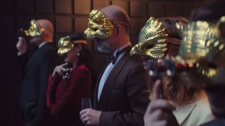 The Vip masks in season 3 looked so cheap at least in season 1 they actually looked expensive and well made