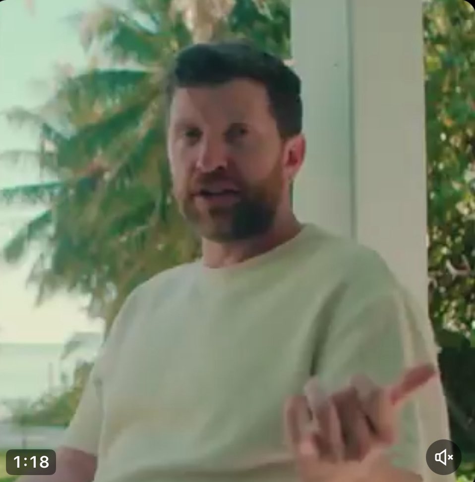 BrettEld76199's tweet image. Gotta love it when shower singin turns into a summer time jam writing session!