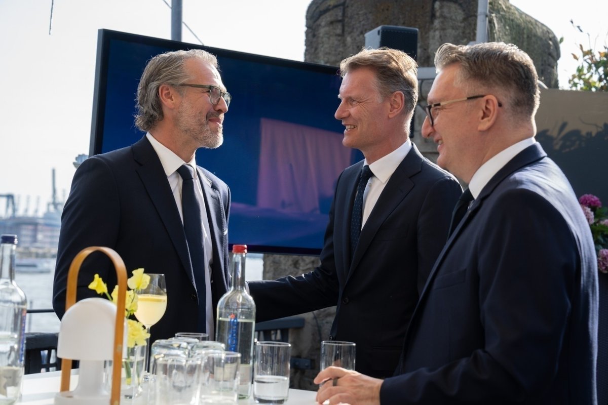 We’re now halfway through 2025 – and there’s a lot to reflect on 🚢

In Q2, we kept growing despite market volatility. Our standalone East-West network is performing well, and we’re fine-tuning as we go – with nimbleness proving key.

1/5