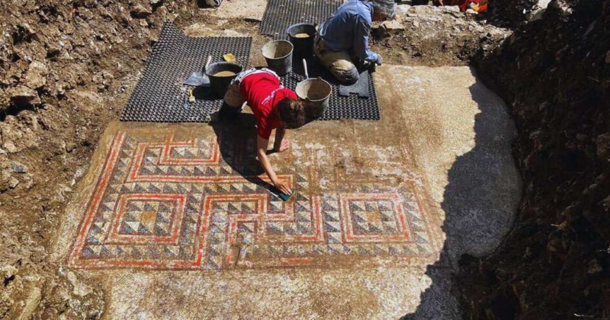Una excavación en el sur de Francia saca a la luz una obra maestra del arte romano, intacta tras siglos de olvido, y plantea nuevos enigmas sobre la historia urbana de la región.