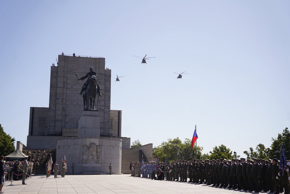 Vystrcil_Milos's tweet image. CTK: Cesko prilis dlouho vybiralo mirovou dividendu, kazdy stat NATO musi predevsim zajistit svou bezpecnost, rekl prezident Pavel na Dni ozbrojenych sil.