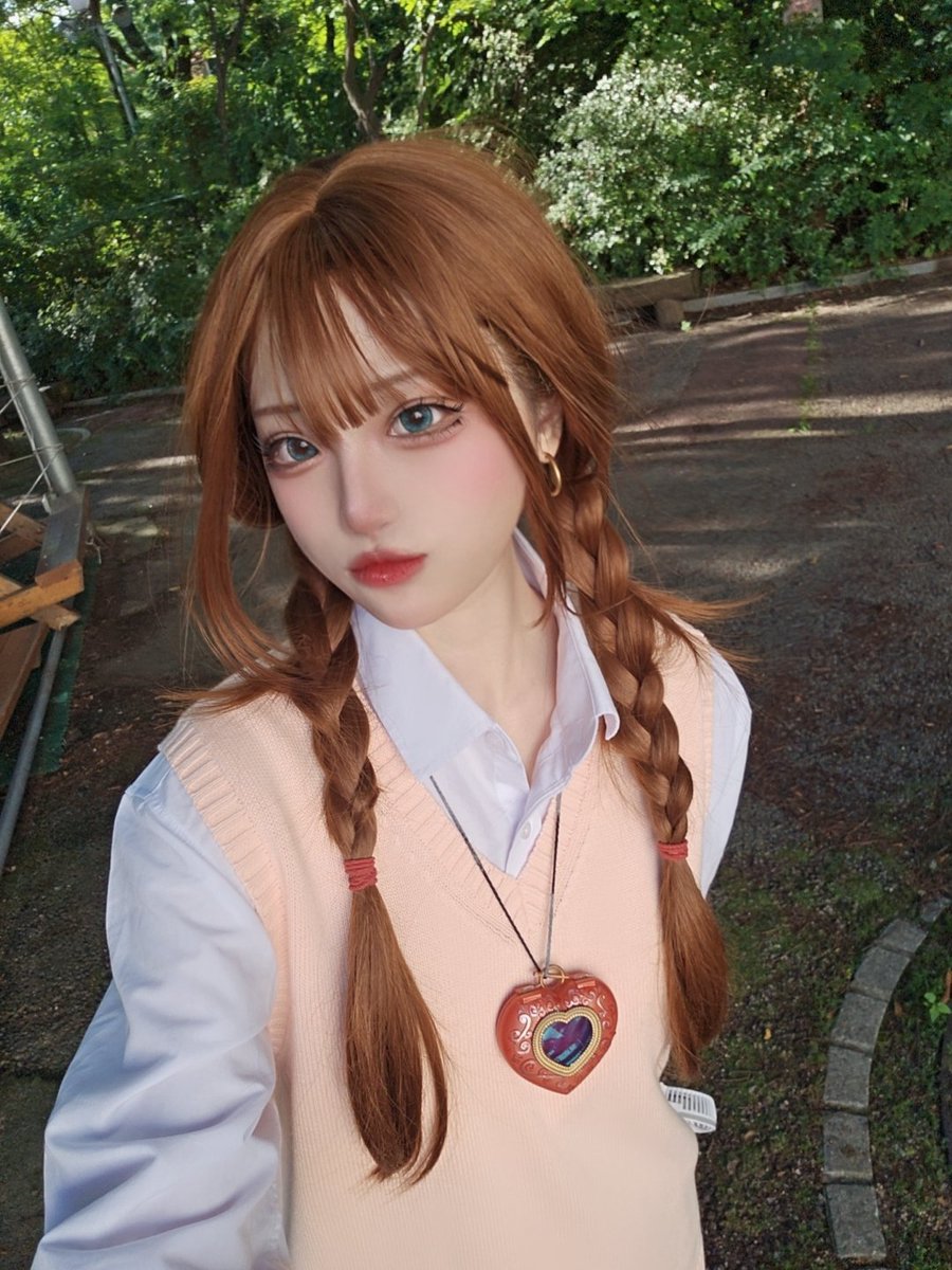 이 날씨에 긴팔 셔츠+니트 조끼
진짜 말이 안 되는 거야