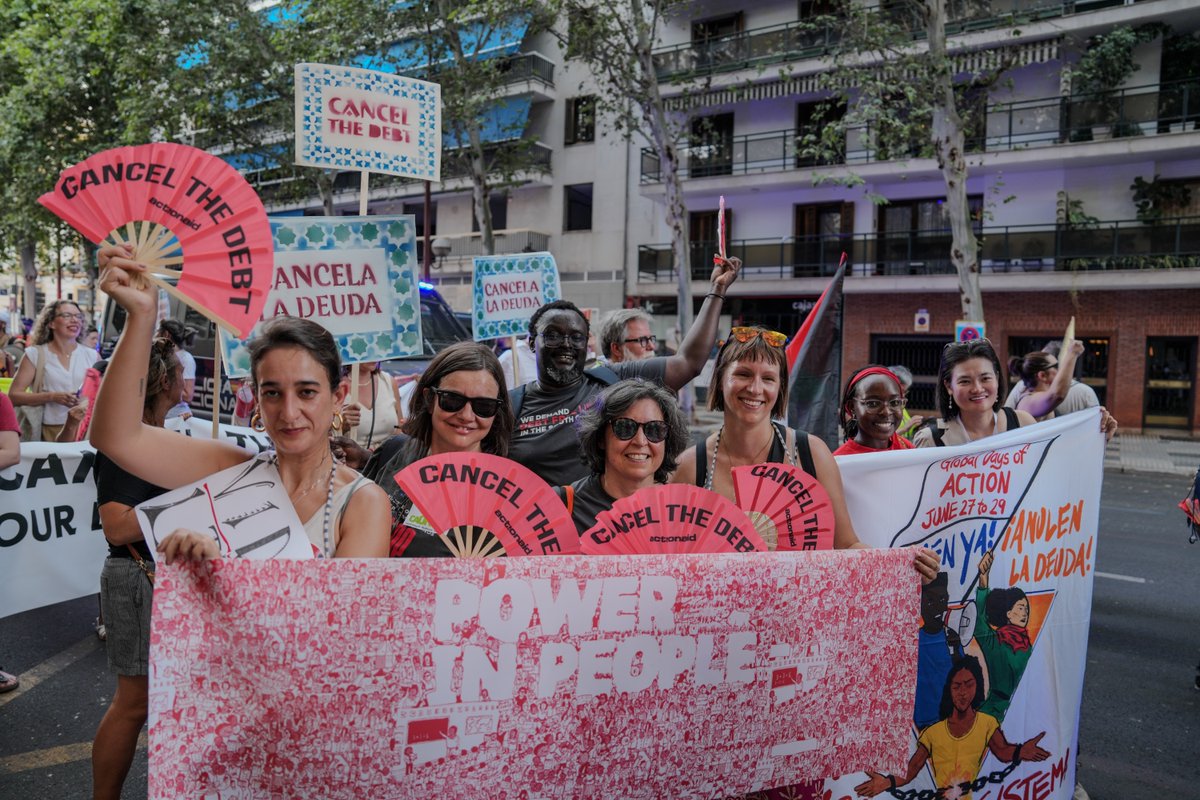 Thousands of activists flooded the streets of Seville yesterday, demanding an end to the #DebtCrisis, ahead of the UN’s Financing for Development conference. 
Share our story and add your voice: actionaid.org/news/2025/thou… #CancelTheDebt #FfD4People #DebtJustice