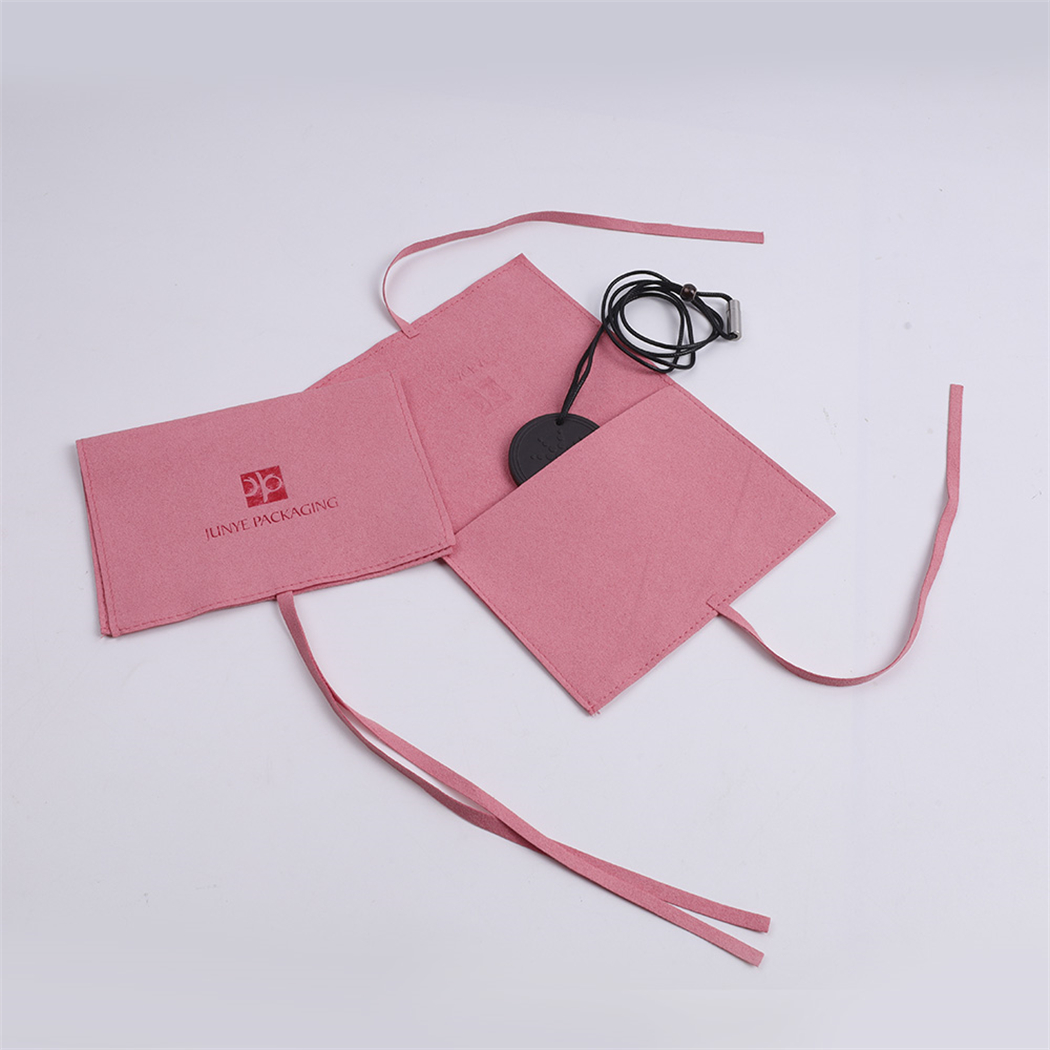JunyeTracy's tweet photo. Hot sale envelope bag for jewelry! 😍
Custom with your own logo design!🔥
#EcoFriendly #PackagingDesign #junye #box #paperbox #giftbox #jewelrybox #apparel #jewelry #pouch #jewellery #jeweler #packaging #jewel #shirt #clothes https://t.co/izBR9FdMHS