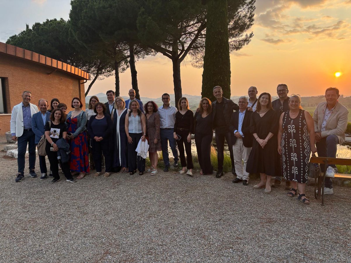 Las principales asociaciones vitivinícolas nacionales europeas lanzan un llamamiento: “la diplomacia, la PAC y el presupuesto específico de la UE son cada vez más vitales para garantizar el futuro del sector”
🔗 goo.su/UIYAa
#vino #vinoDO #DenominacióndeOrigen