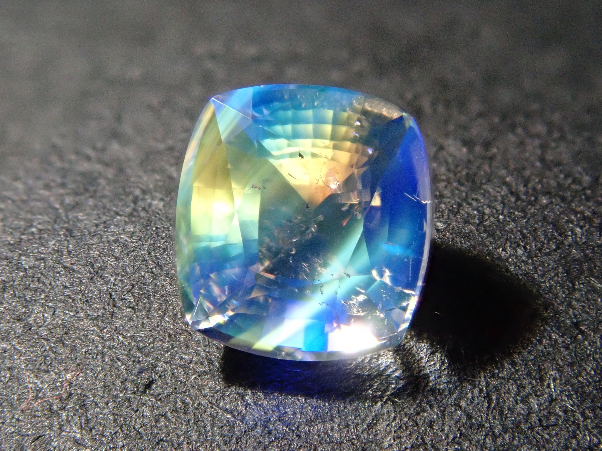 一心刃物‼️青の翔ぶ宝石 楽天市場】包丁 牛刀 ステンレス ツバ付 青合板柄 210mm 紋三郎
