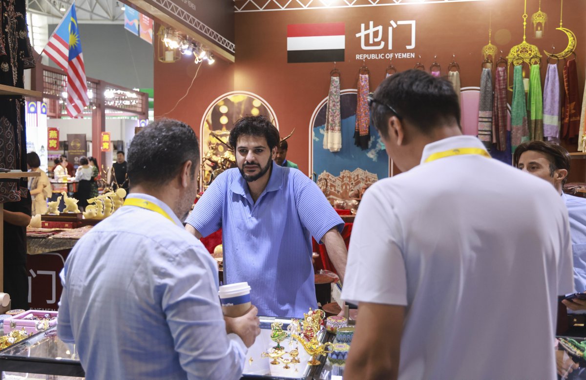 🎇The 4th RCEP (Shandong) Import Expo wrapped up on June 29. 

🌻With 1,200 international booths, the event saw an average daily attendance of 15,000 visitors, including 5,000+ domestic and foreign professional buyers. [📷/IC]