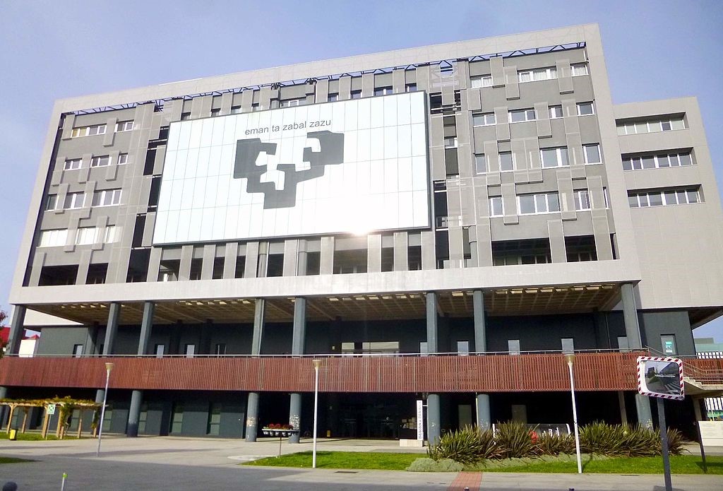 EITB (@eitbofiziala) on Twitter photo 📡📡 17:00etatik aurrera, jarrai ezazu #zuzenean, #streaming bidez, #EHU-ren irudi berriaren aurkezpen instituzionala, #Chillida familiarekin batera
<a href="/eitbtaldea/">EITB Komunikazioa</a> <a href="/orainberriak/">Orain Berriak</a> <a href="/EiTBKultura/">EITB Kultura</a>
🔴🔴 orain.eus/eu/zuzenean/ 📡📡 17:00etatik aurrera, jarrai ezazu #zuzenean, #streaming bidez, #EHU-ren irudi berriaren aurkezpen instituzionala, #Chillida familiarekin batera
<a href="/eitbtaldea/">EITB Komunikazioa</a> <a href="/orainberriak/">Orain Berriak</a> <a href="/EiTBKultura/">EITB Kultura</a>
🔴🔴 orain.eus/eu/zuzenean/