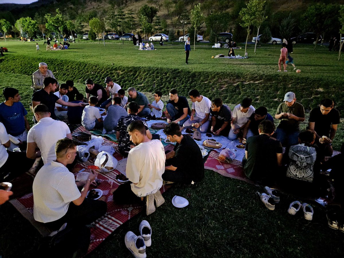 gencbirlik44's tweet photo. Gençlik ve Spor Bakanlığı iş birliğiyle yürüttüğümüz Birlik Etüt Merkezi projesi kapsamında düzenlediğimiz “Doğada Gençlik Nefesi” etkinliğinde buluştuk! 🌿✨

Gençlerle birlikte doğaya karıştık, yürüyüş yaptık, piknikte sohbet ettik ve doğanın enerjisini hep birlikte hissettik. https://t.co/NifaZnQobC