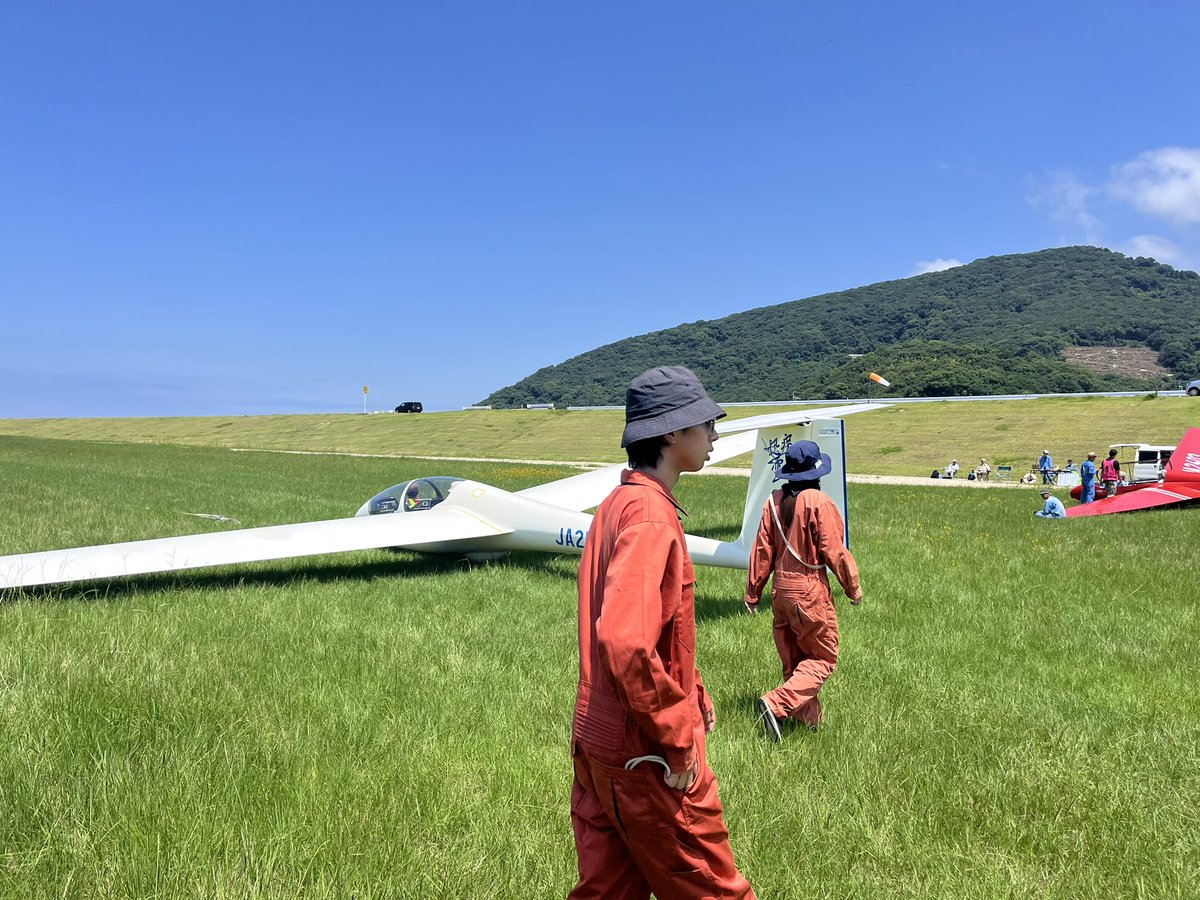 fuac_2513's tweet photo. 先週末は6月九大合宿に参加しました！

もう夏の白川は30°を超える真夏日🥵

今シーズンラスト白川の今合宿は安定した大気でソロ日和☀️
九大ではM1で最後のW先輩、B2で初めてのNくんがそれぞれ初ソロでおめでたい🍾

🌱🌱🌱🌱📱🌱🌱🌱🌱🌱🌱🌱 https://t.co/VqGHVv07Rz