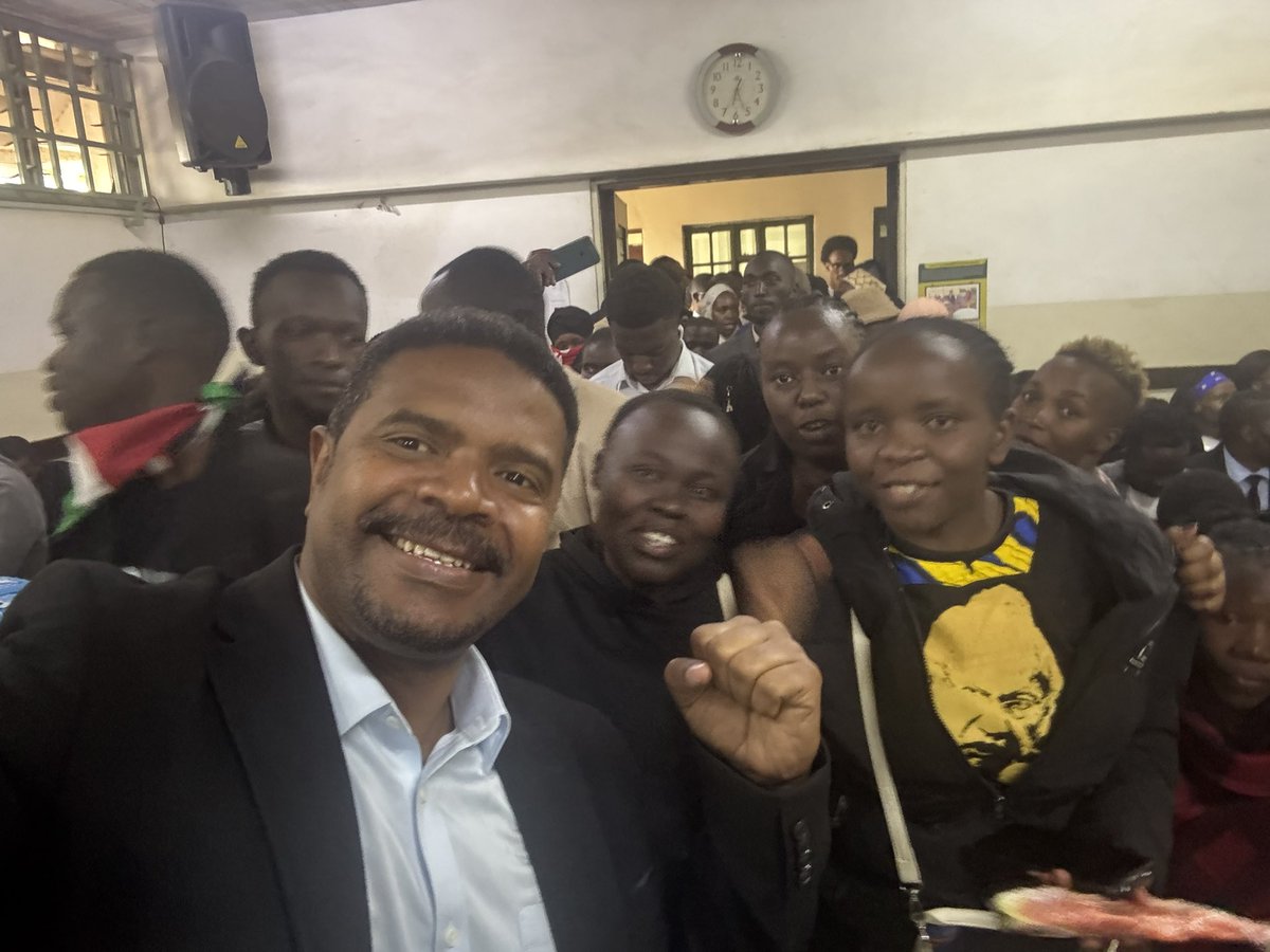 Presently at Kibera Law Courts awaiting the Magistrate to come in for the Muthaiga 3 case.

So far no one has information on the charges the 3 will be facing.

#FreeMuthaiga3