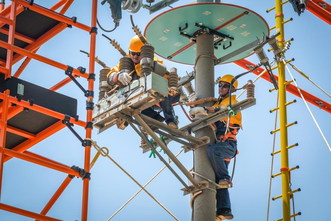 ShaanxiPlus's tweet photo. #StateGrid Shaanxi Takes Primary Responsibility for Power Supply, Ensuring a Cool Summer for Shaanxi Residents. #GuardianofLight
details:https://t.co/4Y1kUN0BJz https://t.co/nskqXC6r8o
