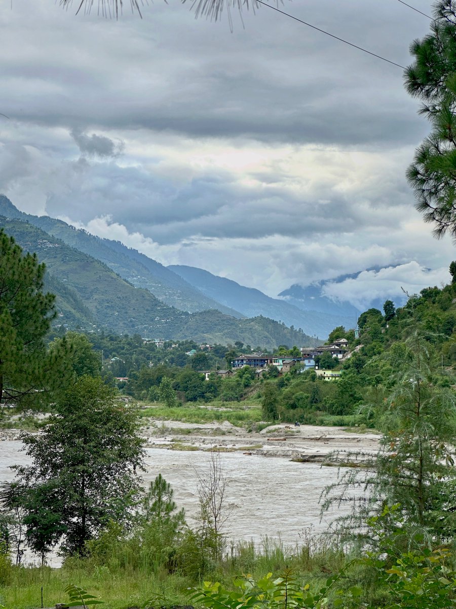 nazariyaa__'s tweet image. River Beas in its monsoon glory…fierce and free !