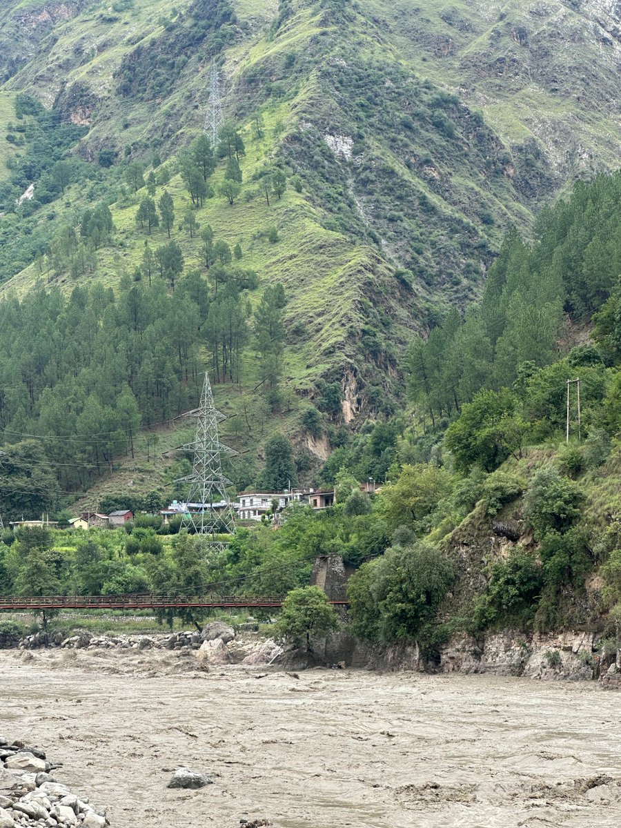 nazariyaa__'s tweet image. River Beas in its monsoon glory…fierce and free !