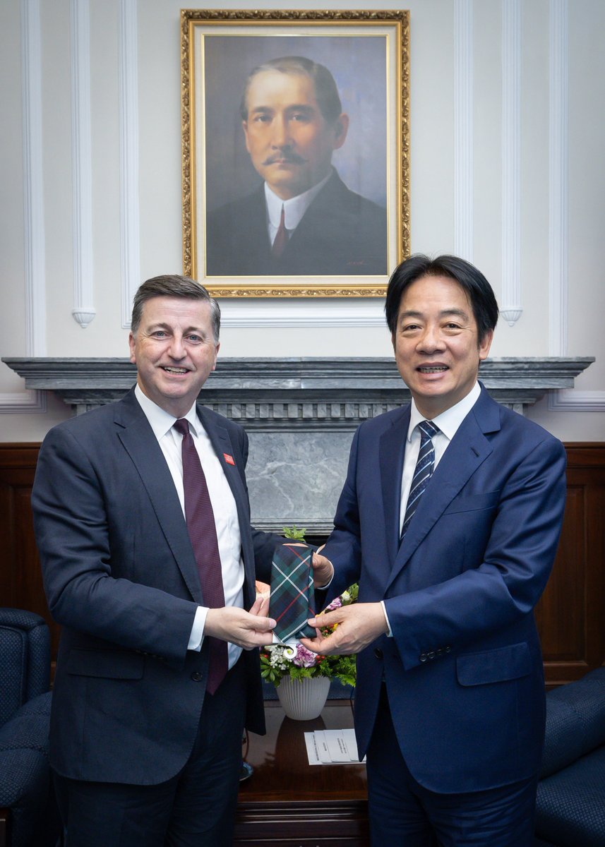 賴清德Lai Ching-te (@chingtelai) on Twitter photo Delighted to meet Trade Minister <a href="/D_G_Alexander/">Douglas Alexander</a>, here for the annual #Taiwan-#UK trade talks. It’s been a pleasure to see our ties grow through collaboration in energy, tech & education—I’m confident we will continue to help drive Indo-Pacific prosperity. Delighted to meet Trade Minister <a href="/D_G_Alexander/">Douglas Alexander</a>, here for the annual #Taiwan-#UK trade talks. It’s been a pleasure to see our ties grow through collaboration in energy, tech & education—I’m confident we will continue to help drive Indo-Pacific prosperity.