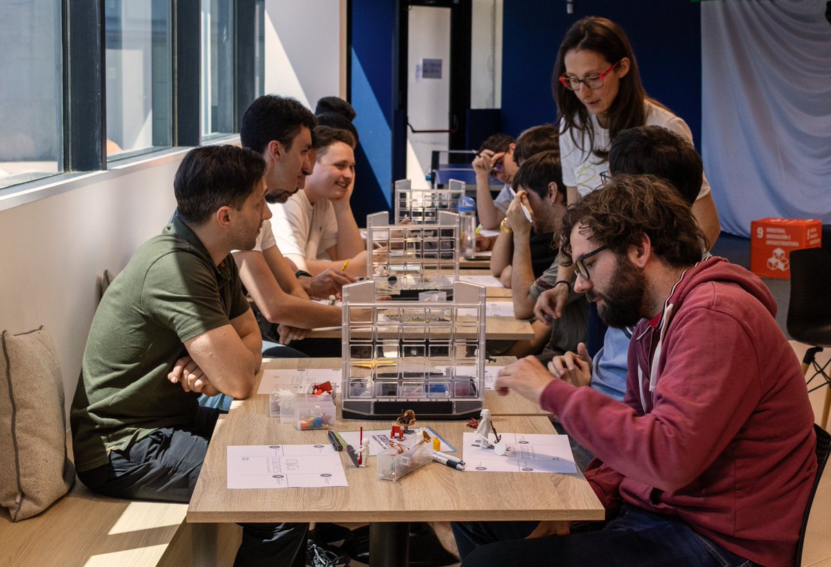 A <a href="/INGROUPTECH_/">INGROUP</a> creiem en l’aprenentatge del nostre equip com a motor de creixement.

En el programa formatiu In Business hem explorat:

1️⃣ Com superar objeccions dels clients
2️⃣ Com actuar a les diferents fases del customer journey

Gràcies a CocoTrainers per compartir!