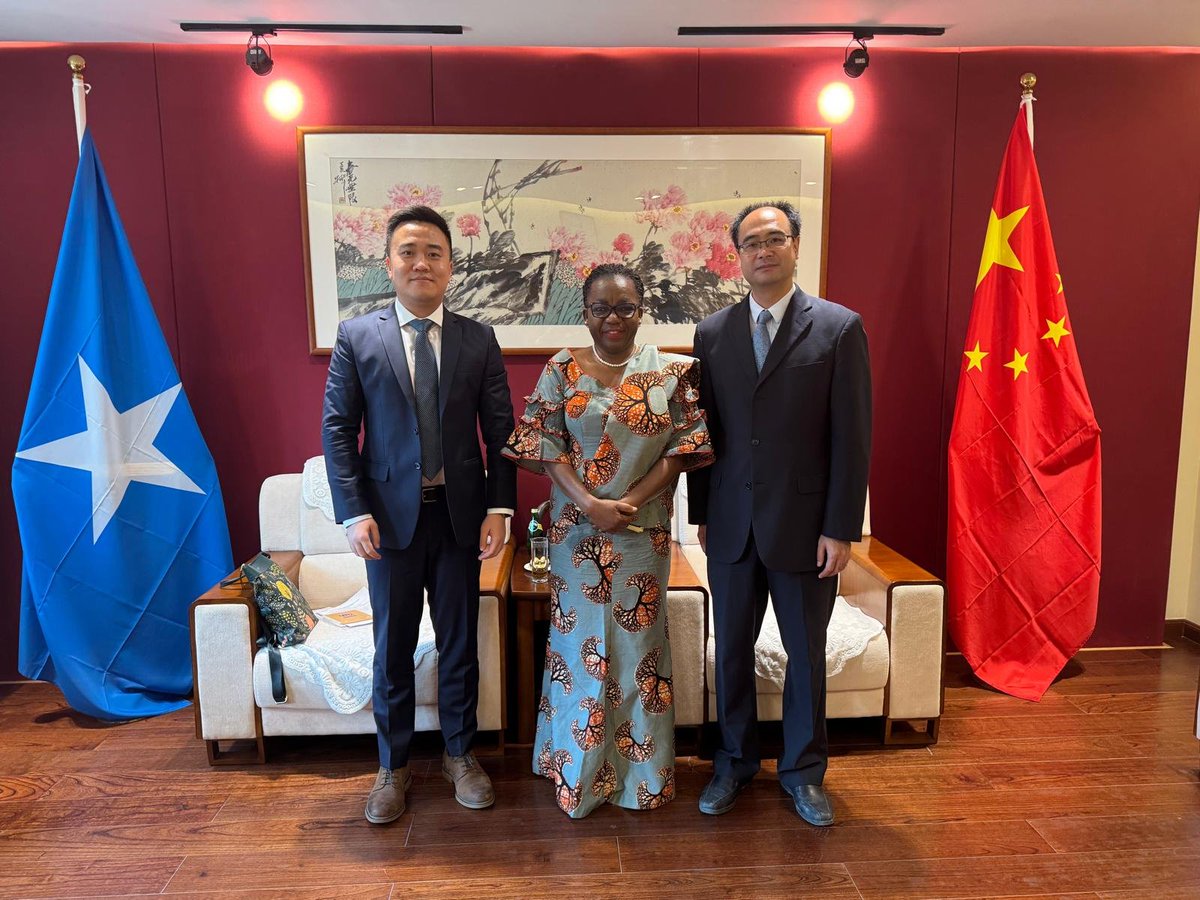 UNHCRSom's tweet image. Today, #UNHCR Somalia Deputy Rep. Ms. Mandy Owusu met with Mr. CHEN Wendi of the Chinese Embassy to explore collaboration in responding to displacement and advancing durable solutions. Discussions focused on strengthening partnerships to support displaced communities.
🇸🇴🇨🇳