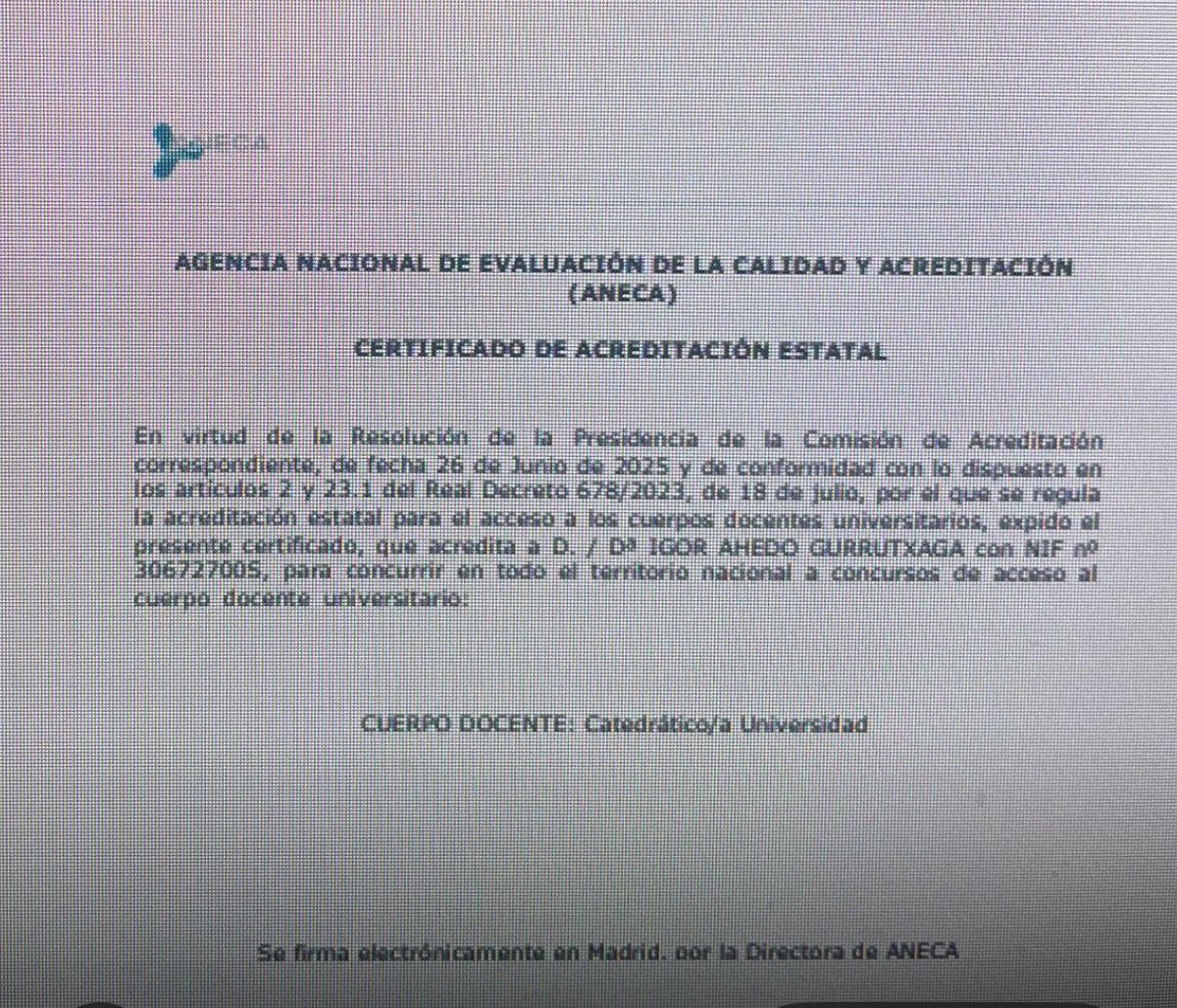 Cerramos junio con buenas noticias: la acreditación de catedrático de <a href="/ANECAinfo_/">ANECA</a>  firmada de puño y letra de la #jefaza que es <a href="/PilarPaneque/">Pilar Paneque</a>. Aumque el año que viene concursaré por la figura de Pleno, me hace tremenda ilusión por haber participado en el proceso de reforma