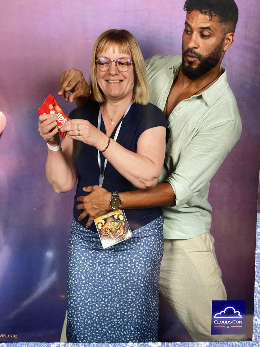 carocats23 (@carocats23) on Twitter photo I ´m not cruel, I gave the Maltesers to <a href="/MrRickyWhittle/">Ricky Whittle</a> later 😉😊😂❤️❤️.
Thank you for the fun, always intense moments added to my collection 🤩🥰❤️❤️
#ATOF #Paris #conventions
<a href="/CloudsCon/">Clouds Con</a> I ´m not cruel, I gave the Maltesers to <a href="/MrRickyWhittle/">Ricky Whittle</a> later 😉😊😂❤️❤️.
Thank you for the fun, always intense moments added to my collection 🤩🥰❤️❤️
#ATOF #Paris #conventions
<a href="/CloudsCon/">Clouds Con</a>