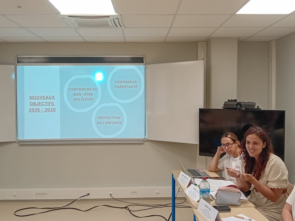 DSDEN82's tweet image. #SSFE82 Présentation du projet de service 2025-2030 du service social en faveur des élèves en présence d'Émilie Dangla, C.T auprès du recteur.
‼️Priorité à la santé mentale
🧘 Contribuer au bien-être des élèves
🤝 Soutenir la parentalité
🧑🧒 La protection de l'enfance