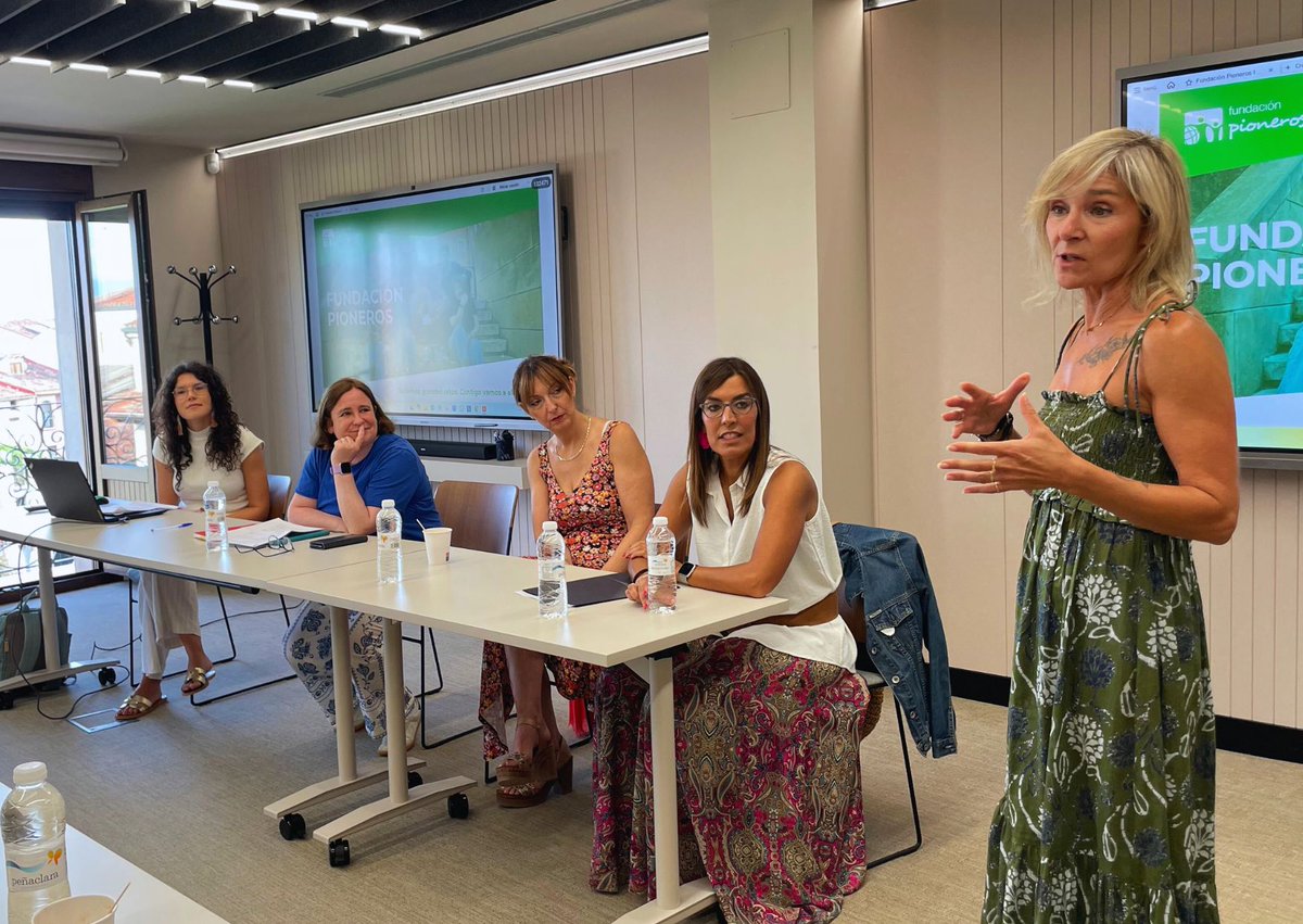 Presentamos en la FER nuestra campaña #EmpresasPioneras. Gracias a Starglass, Neko Escalada, Gerontorioja e Izco &amp; Galván Asesores por su interés. Y a Limpiezas Rue y Nidec ARISA por compartir su experiencia como Empresas Pioneras.
fundacionpioneros.org/desayuno-en-la…