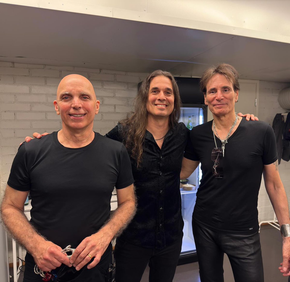 Joe Satriani (@chickenfootjoe) on Twitter photo The great <a href="/KikoLoureiro/">Kiko Loureiro</a> joined us in Helsinki for some crazy shredding last night! 🤘🎸 #SatchVaiTour The great <a href="/KikoLoureiro/">Kiko Loureiro</a> joined us in Helsinki for some crazy shredding last night! 🤘🎸 #SatchVaiTour
