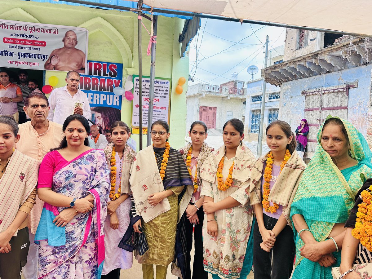 DrNilamyadav's tweet photo. आज बहरोड़ क्षेत्र के शेरपुर गाँव में बेटियों के लिए पुस्तकालय का उद्घाटन भारतीय जनता पार्टी के वरिष्ठ नेताओं ने किया। इस अवसर पर प्रतिभावान बेटियों को सम्मानित किया गया। ये लाइब्रेरी केंद्रीय मंत्��ी श्री @byadavbjp जी के जन्मदिवस पर बेटियों को समर्पित की गई। इस सामाजिक सरोकार के लिए बहरोड़ प्रधान सरोज ब��्तिराम जी का प्रदर्शन से धन्यवाद और आभार।
@narendramodi @AmitShah @BhajanlalBjp @madanrrathore @BJP4India