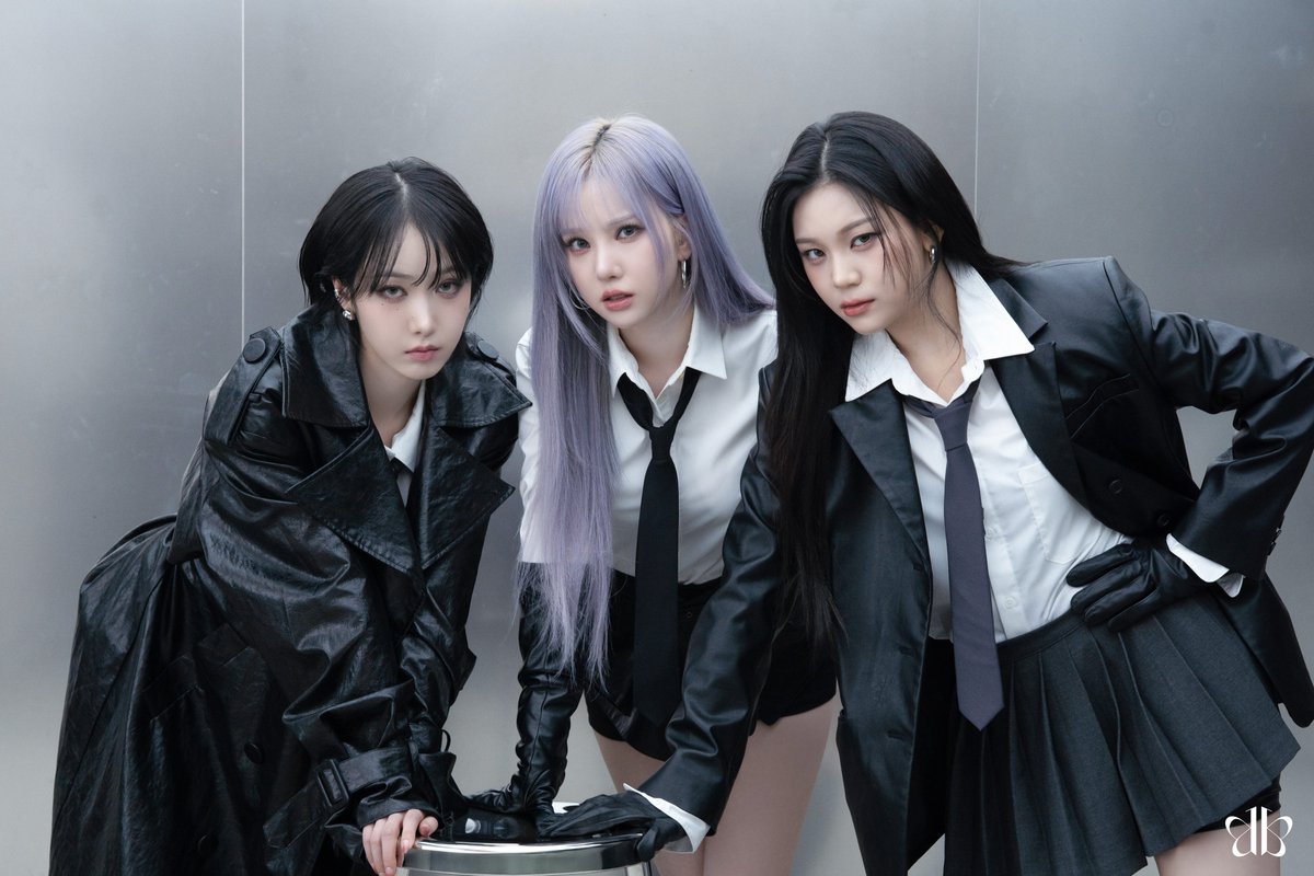 [#VIVIZ] 📸

VIVIZ 나비 (Na.V) 3기 Kit 촬영 현장 비하인드

🦋 나비 (Na.V) 3기 Only
🔗 cafe.daum.net/VIVIZ/cKNQ 

#비비지
#EUNHA #은하
#SINB #신비
#UMJI #엄지 
#나비 #NaV