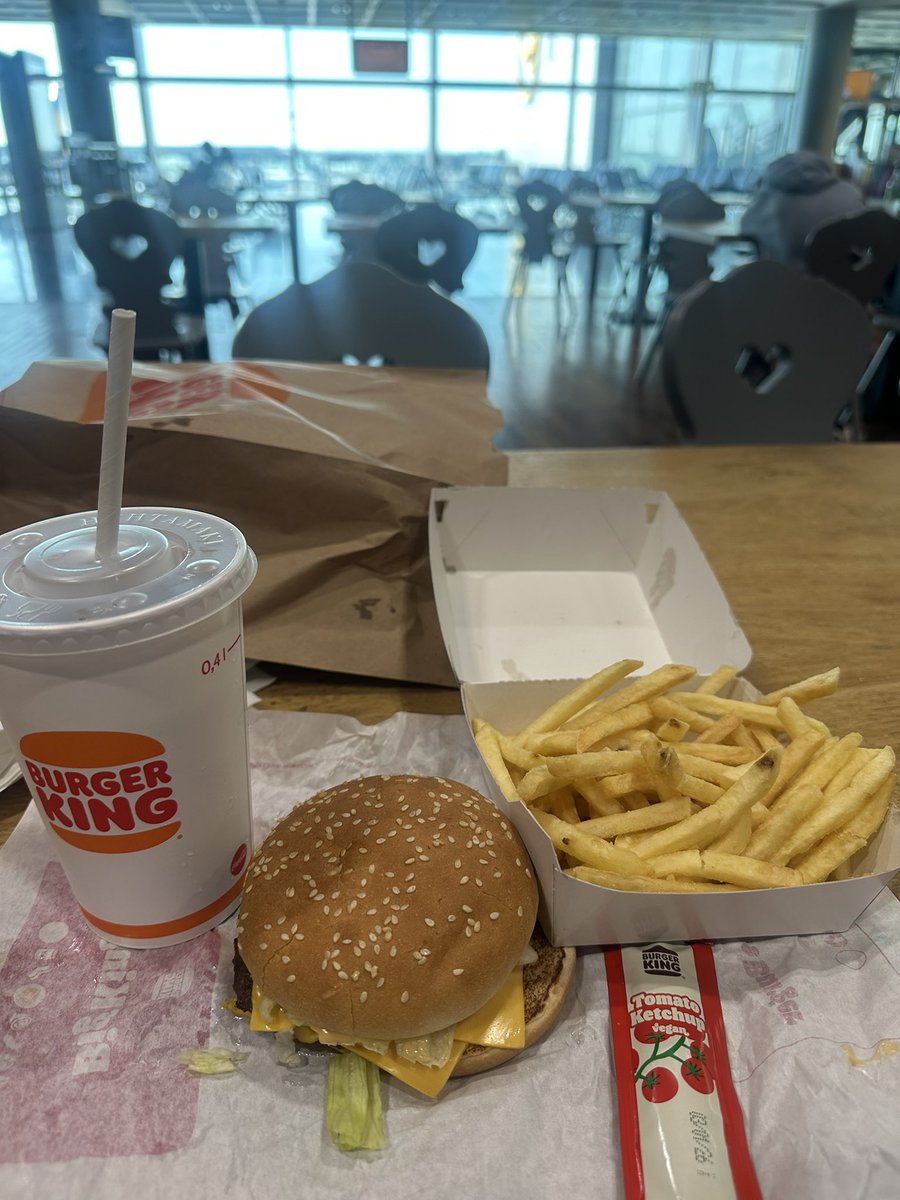 Back to American food.
Frankfurt Germany 🇩🇪 
#DisgustingFoodPics 🤮 
<a href="/cnote_vegas/">Chris</a>